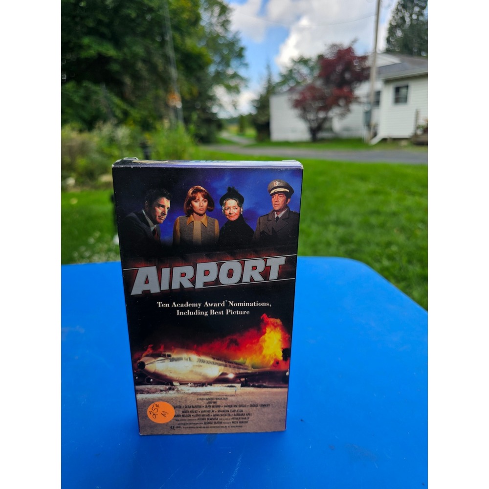 Airport VHS Movie Burt Lancaster Dean Martin GoodTimes Home Video 05-04193